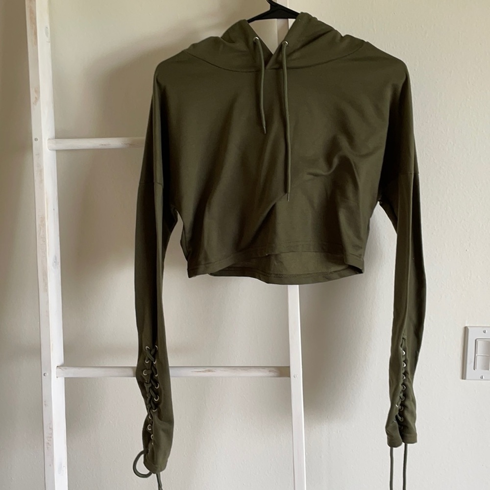 Long sleeve Croptop with hood